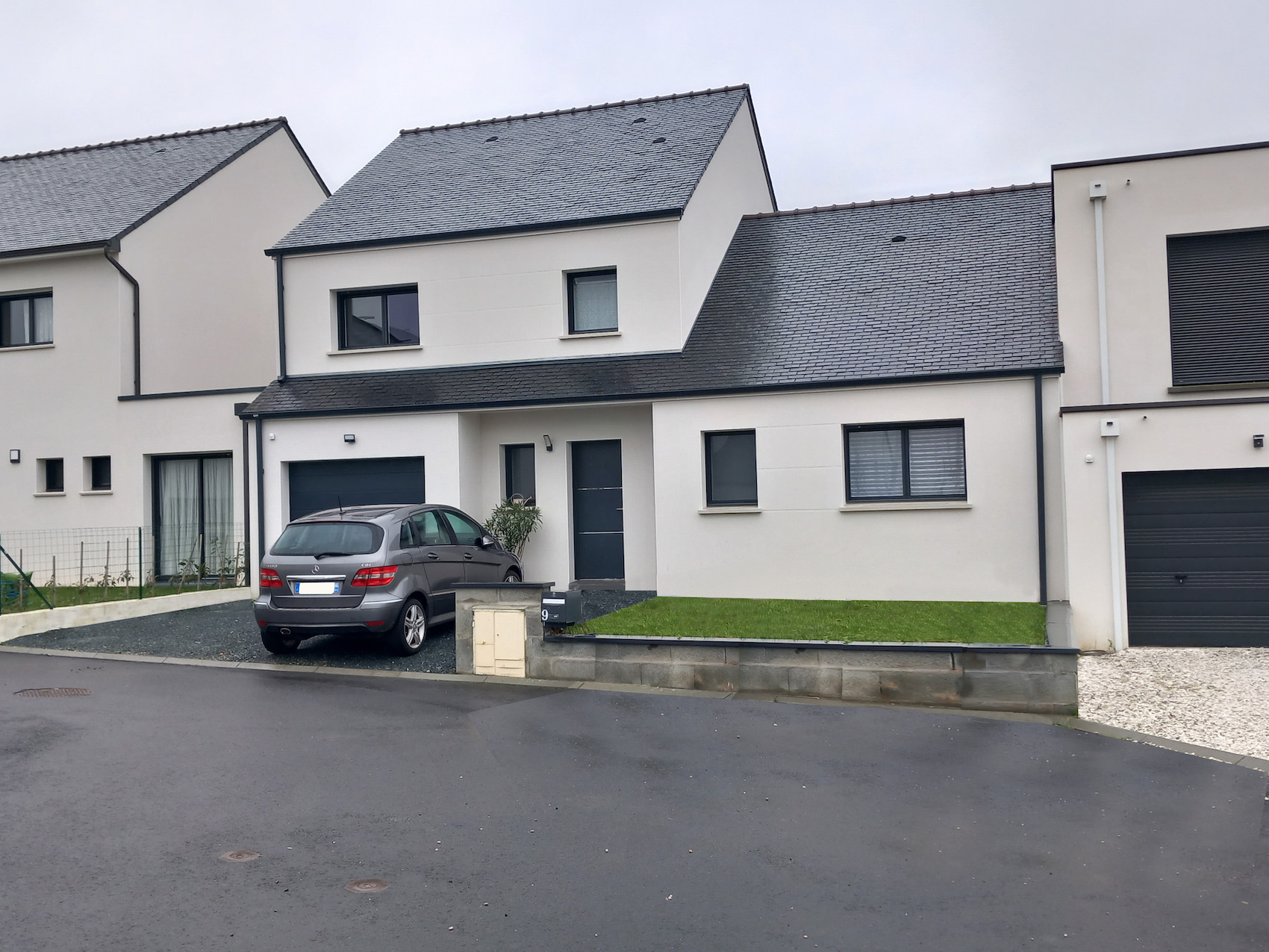 Maison contemporaine en demi-niveau &agrave; Carquefou, vue de la fa&ccedil;ade