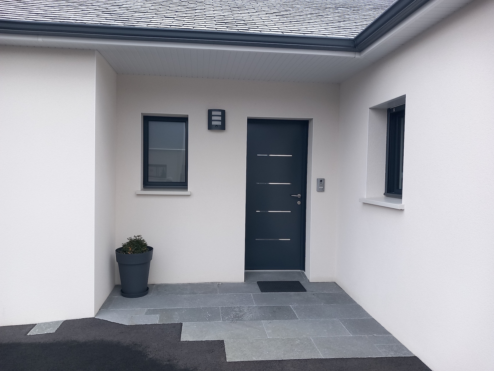 Maison traditionnelle de plain-pied à Blain, vue d'ensemble de la façade